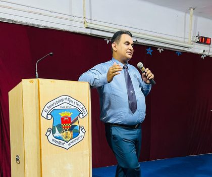 Praveen addressing students at a PragatiPath 360 session